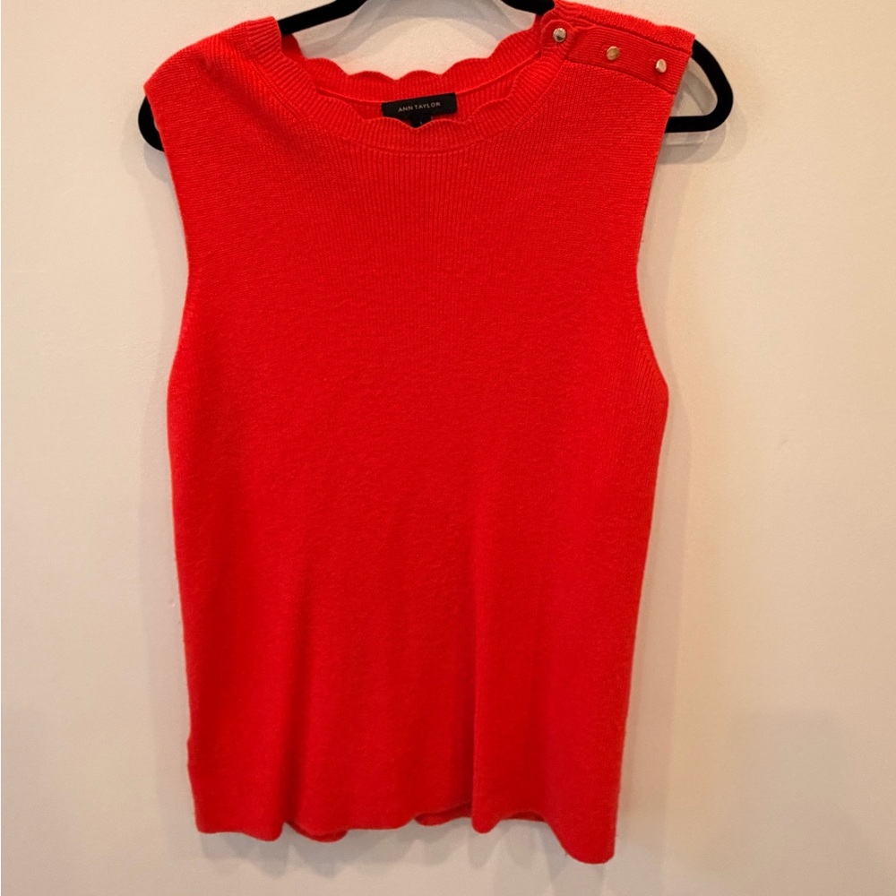 Ann Taylor Red Sleeveless‎ Sweater Top Scallop Neck Gold Buttons L